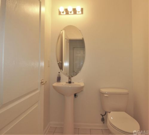 607 Evergreen Ct, New Brunswick NJ 08902-2337 exterior