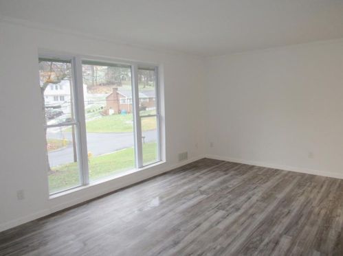 6921 Hilldale Dr, Pittsburgh, PA 15236-3634