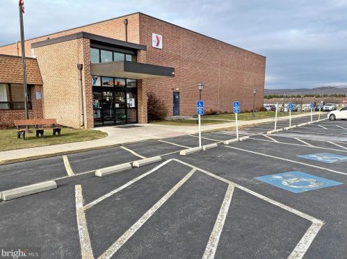 415 Parkview Ln, Hanover PA  17331-1457 exterior