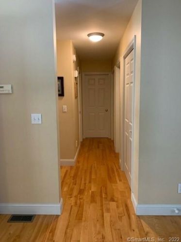 478 Taylor Rd, Enfield CT 06082-4047 exterior