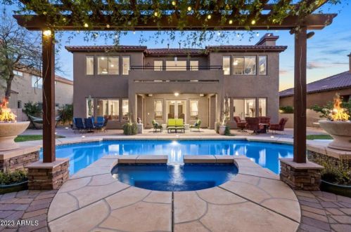 3824 Expedition Way, Phoenix, AZ 85050-5481