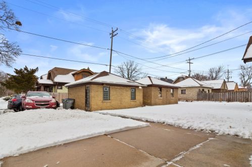 1332 Capitol Dr, Milwaukee WI  53211-1812 exterior