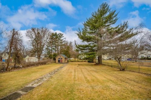 60 Elm St, Enfield, CT 06082-3629