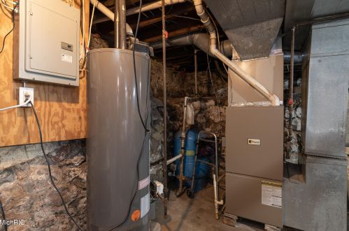 1104 Hoffman St, Three Rivers MI 49093-1017 exterior