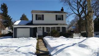8 Arden Ct, Huntington Station, NY 11747-1126