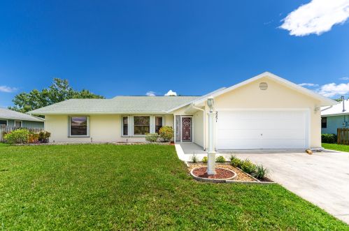 2251 Mcmaster St, Fort Pierce FL  34952-6845 exterior