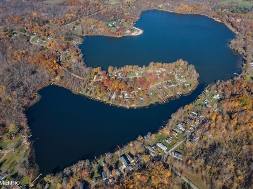 45551 Peninsula Dr, Grand Junction MI 49056-9462 exterior