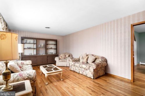 13 Iorio Dr, Trenton, NJ 08620-1221