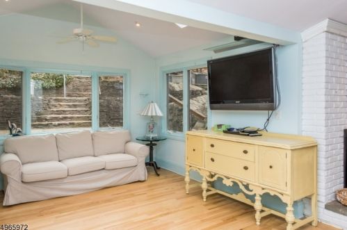 28 Rd, Bloomingdale NJ 07403-1425 exterior