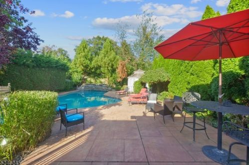 90 Spg Gdn Ave, Nutley NJ 07110-1507 exterior