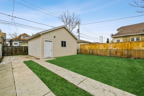 5415 Henderson St, Chicago IL 60657-2015 exterior