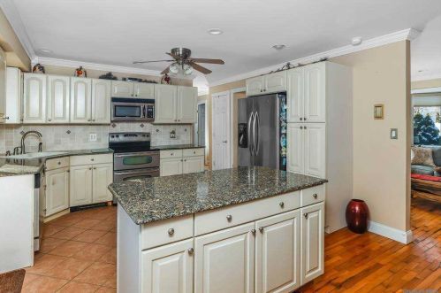 210 Van Buren St, Babylon, NY 11704-3413