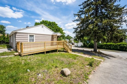 30 Locust Ave, Worcester MA  01604-6020 exterior