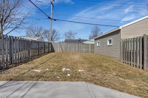 6252 Bennett Ave, Milwaukee WI  53219-4117 exterior