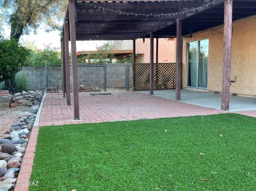 5049 Blackbird Dr, Tucson AZ 85742-5110 exterior