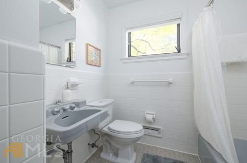 1630 Clifton Rd, Atlanta GA 30329-4019 exterior