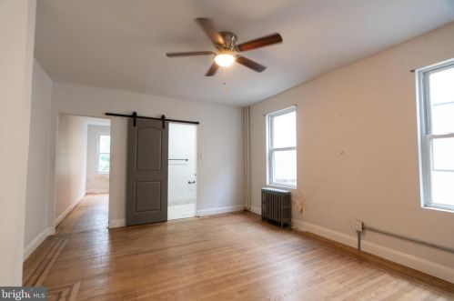 1318 6 St, Philadelphia PA 19147-5833 exterior