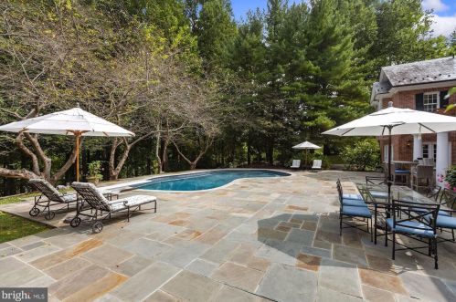 11013 Cripplegate Rd, Rockville MD 20854-1630 exterior