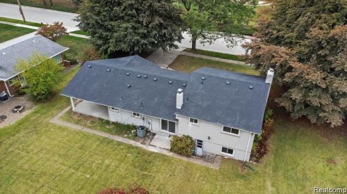 421 Beech Daly St, Dearborn Heights MI  48125-1000 exterior