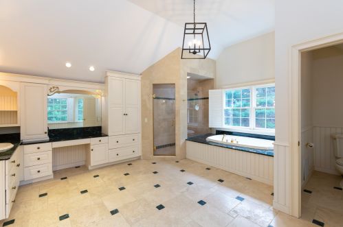 1 Park Rdg Ct, Chester NJ 07930-3016 exterior