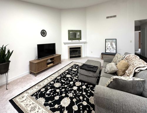 173 Swan Ln, Poughkeepsie, NY 12603-3542