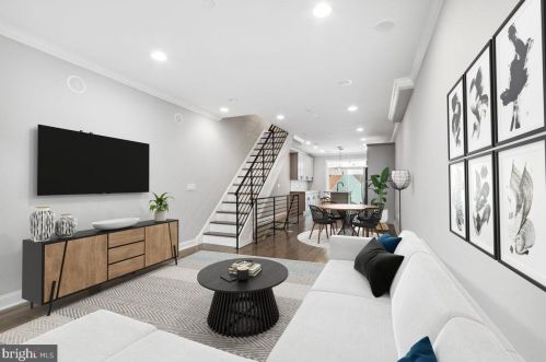 2021 Lawrence St, Philadelphia PA  19122-1516 exterior