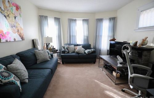 323 Oak St, New Britain CT 06051-1213 exterior