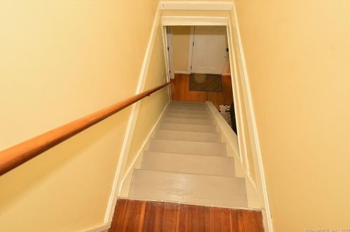 20 Grand St, Enfield CT 06082-4627 exterior