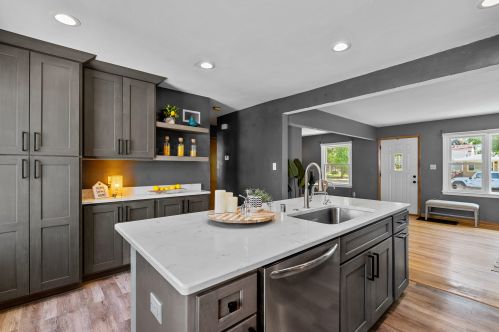 3319 Dayfield Ave, Milwaukee WI 53207-3112 exterior