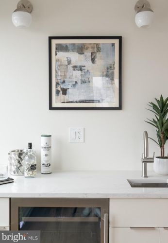 516 21 St, Philadelphia PA 19130-1401 exterior