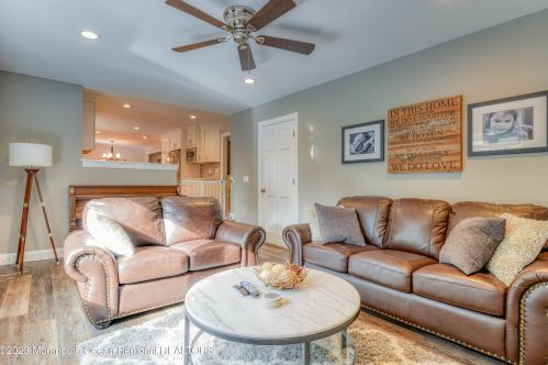 17 Carriage Dr, Middletown NJ 07748-3504 exterior