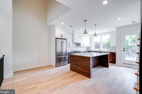 959 Marshall St, Philadelphia PA 19122 exterior