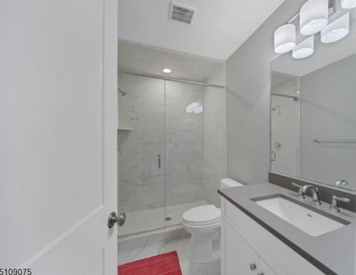 70 Cathedral Ave, Florham Park NJ 07932-2521 exterior