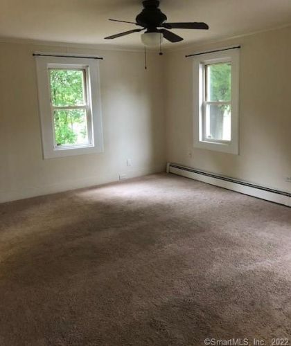 5 Southview St, Enfield CT 06082-4619 exterior