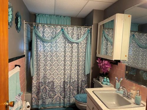 275 Diamond Hl Rd, Woonsocket RI 02895-1504 exterior