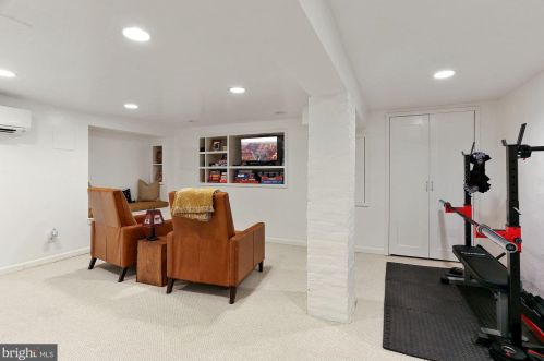 204 Royal St, Alexandria VA  22314-2627 exterior