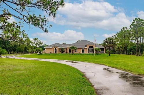 4990 42nd St, Naples, FL 34120-1592