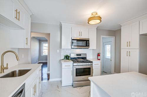 85 Gdn Ter, Edison NJ 08817-4501 exterior