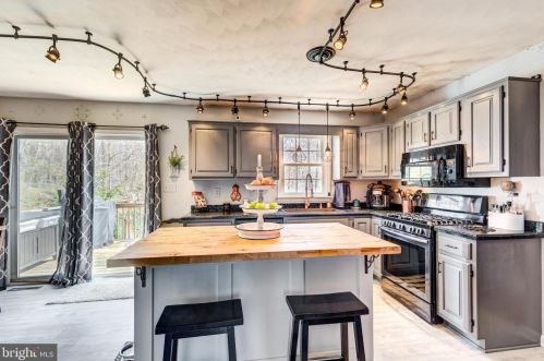 100 Columbus Ave, Littlestown PA 17340-1569 exterior