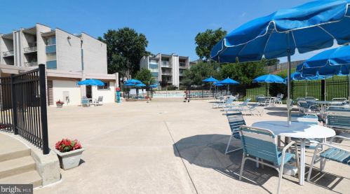 5572 Burnside Dr, Rockville MD 20853-2460 exterior