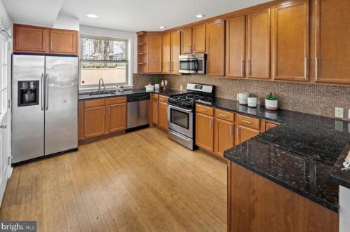 1932 4 St, Philadelphia PA 19122-2235 exterior