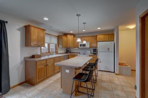 6902 Littlemore Dr, Madison WI  53718-3332 exterior