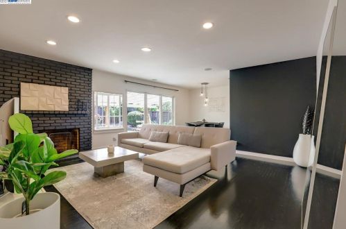 2858 Pinecrest Ct, San Jose, CA 95121-1019