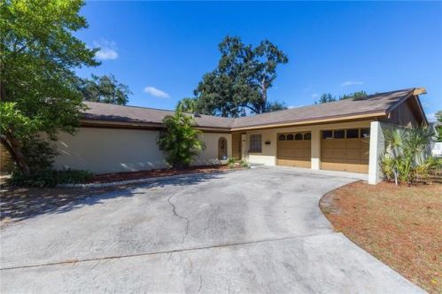 6704 Gateway Dr, Tampa, FL 33615-2900