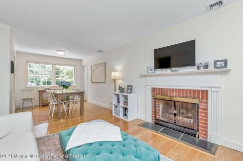 182 Beechwood Dr, Red Bank NJ 07702 exterior