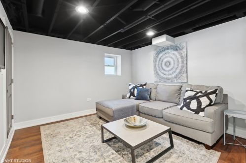 4647 Lawler Ave, Chicago IL  60638-2009 exterior