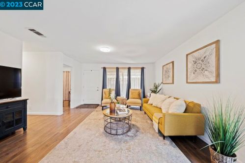 5464 Roundtree Dr, Concord CA 94521-3974 exterior