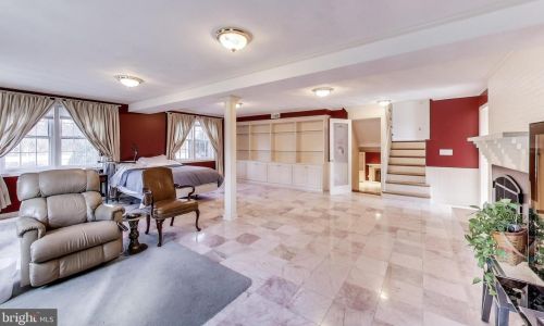 1101 Morningside Ln, Alexandria VA 22308-1042 exterior