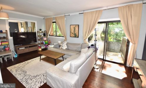 2343 Emerald Heights Ct, Herndon, VA 20191-1750