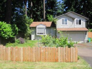 136 151st Ave, Portland, OR 97233-2822